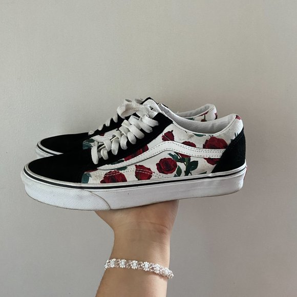 Red Roses - Picture 4 of 6